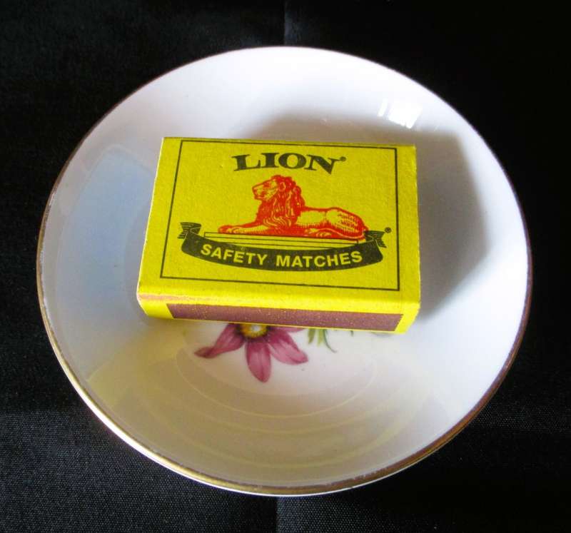 Vintage Royal Worcester Fine Bone China Pin dish. 100mm diameter.