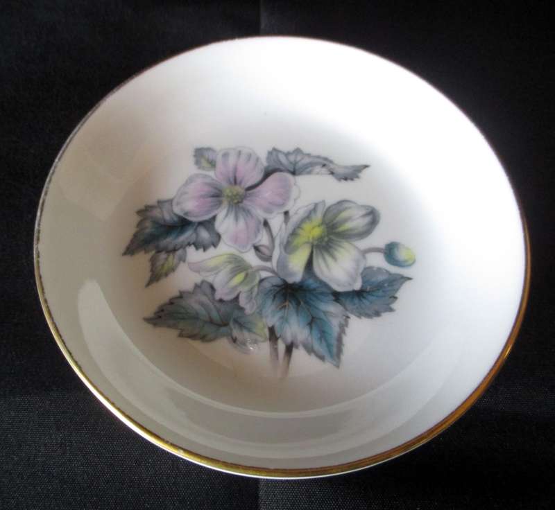 Vintage Royal Worcester Fine Bone China Pin dish. 100mm diameter.