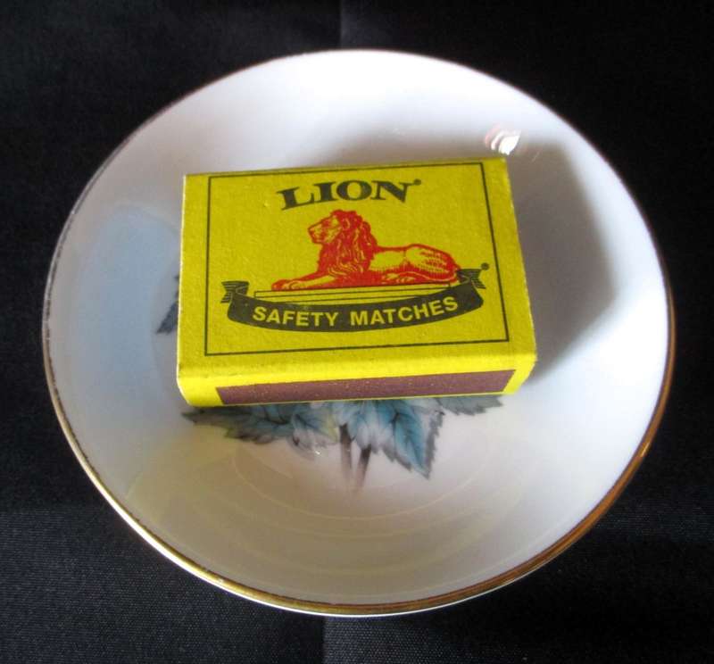 Vintage Royal Worcester Fine Bone China Pin dish. 100mm diameter.