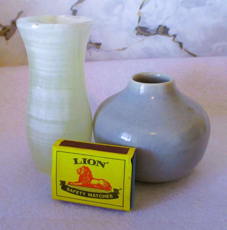 Pair of two bud vases. As per photo. Ceramic and alabaster.