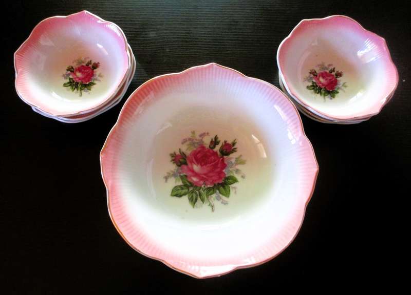 Vintge set of 7, PINK garden roses, Shabby Chic serving dishes. Spotless.