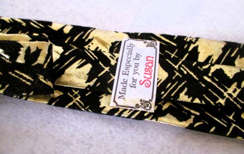 Vintage Black velet and gold Mens Evening Tie, Made by Susan, as per photo. Worn.