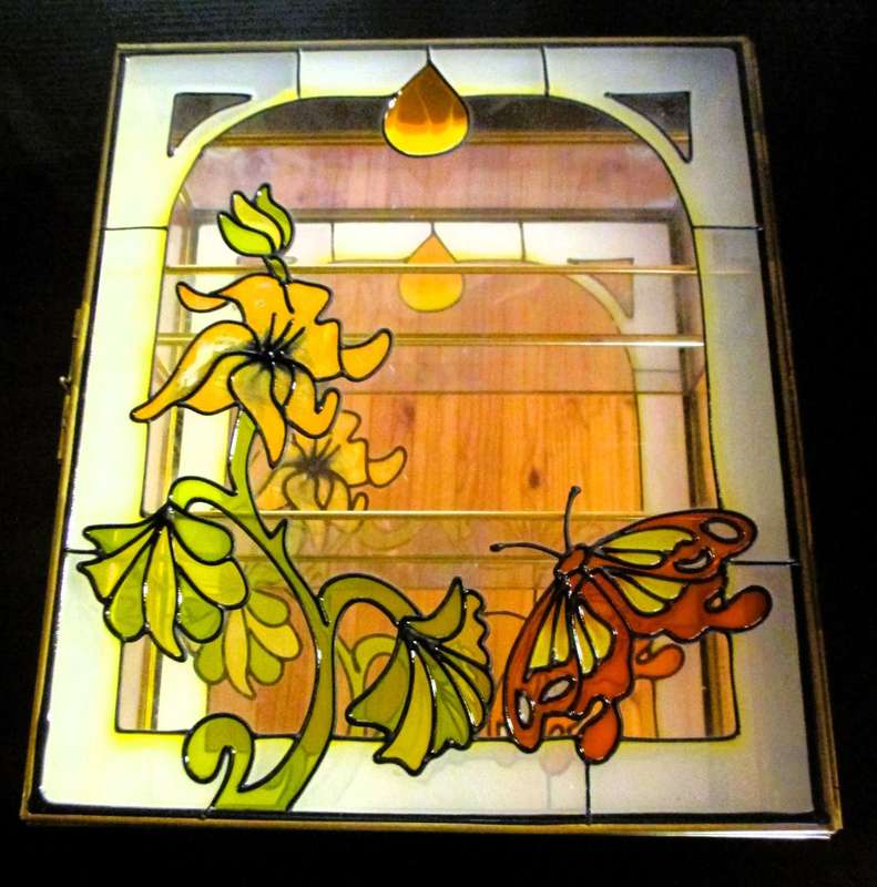 Stained glass with brass finish Cabinet. Back mirror. Lovely Vintage item. 28x24cm In box.