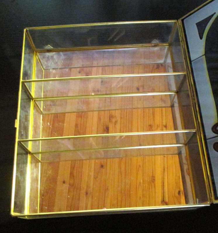 Stained glass with brass finish Cabinet. Back mirror. Lovely Vintage item. 28x24cm In box.