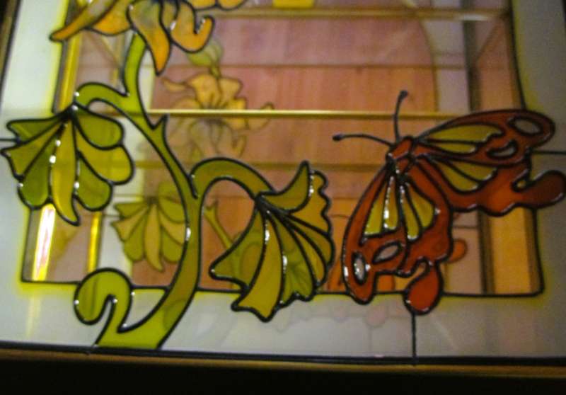 Stained glass with brass finish Cabinet. Back mirror. Lovely Vintage item. 28x24cm In box.