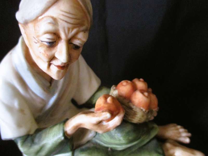 Vintage Ceramic Figurine, old lady with oranges in basket. Lovely item. 160x160mm