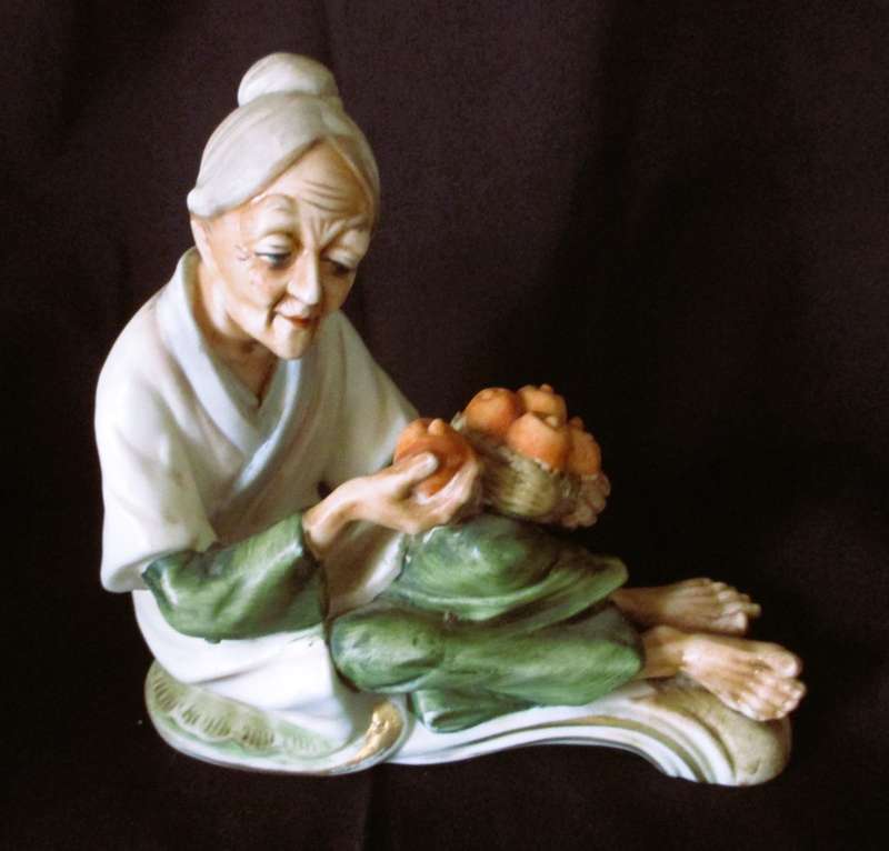 Vintage Ceramic Figurine, old lady with oranges in basket. Lovely item. 160x160mm