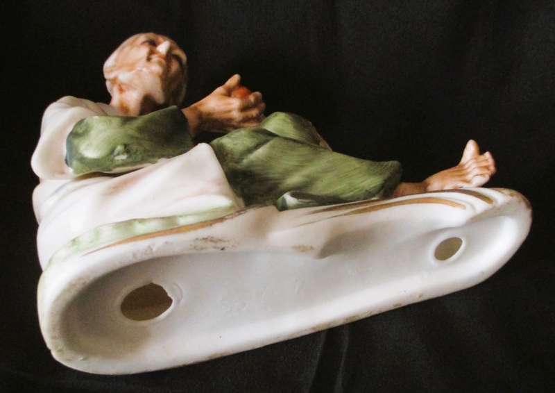 Vintage Ceramic Figurine, old lady with oranges in basket. Lovely item. 160x160mm