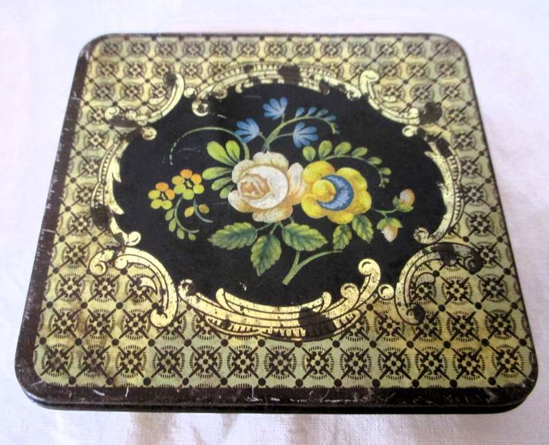 Lot of 2 Vintage Sigarette Tins. Nassa Cigarettes, Cape Town. Ladies decorative Tin.