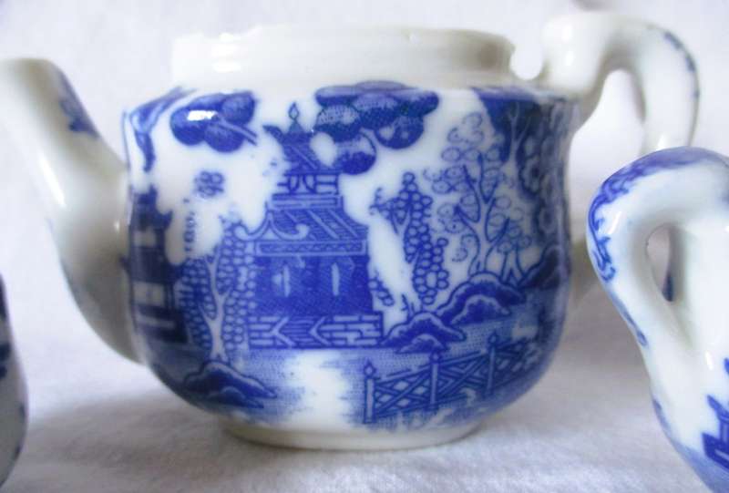 Antique/Vintage 3pc Blue Willow Children`s Tea Set Creamer, Sugar, Tea Pot. no lids. Pot chipped.