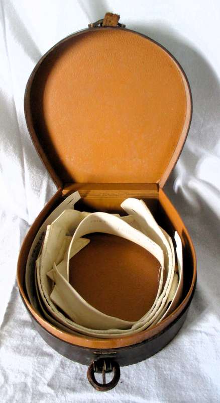 Antique Edwardian Leather Collar Trinket Box, Horse Shoe Shaped, 1910s, with 5 collers.