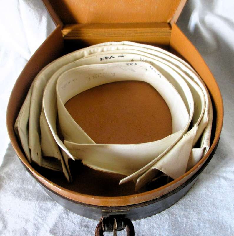 Antique Edwardian Leather Collar Trinket Box, Horse Shoe Shaped, 1910s, with 5 collers.