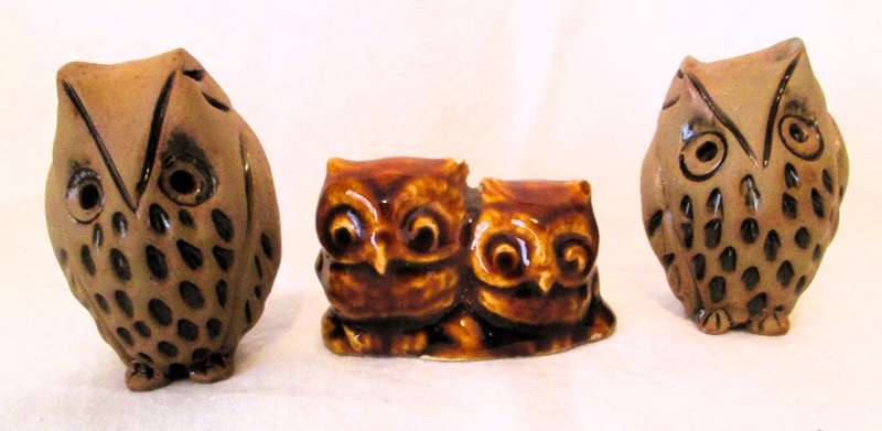 Lot of three caly and porcelain Owl figurenes.