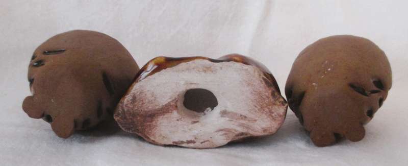Lot of three caly and porcelain Owl figurenes.
