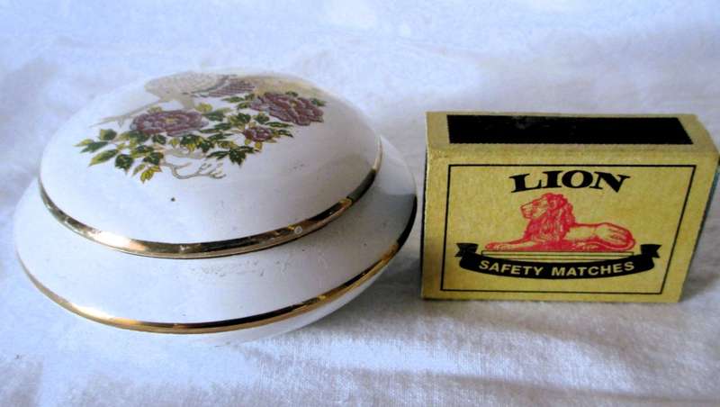 Feax Ceramics Hand Made In Corfu Greece Bros Provatas 24k Gold Decorated Trinket 85mm diameter.