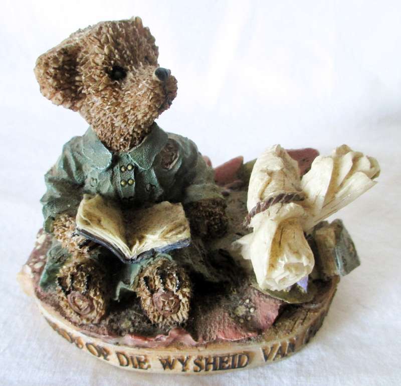 Very cute Resin Bear figurene, lots of detail. Vertrou op die wysheid van god se plan. 80x10xm