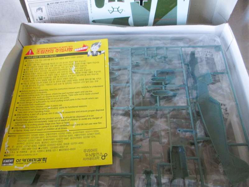 NEW ACADEMY MESSERSCHMITT BF109E-3 HEINZ BAR GERMAN AIRPLANE 1:48 MODEL 12216