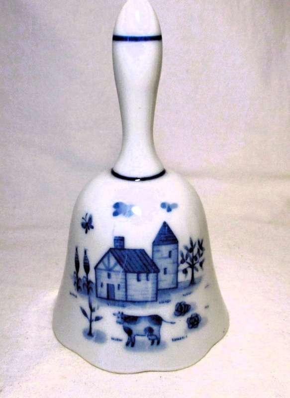 Japan Blue and white Dinner Bell Ceramic. 170mm high. Spotless