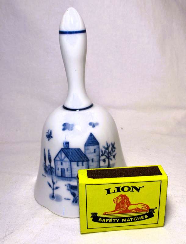 Japan Blue and white Dinner Bell Ceramic. 170mm high. Spotless