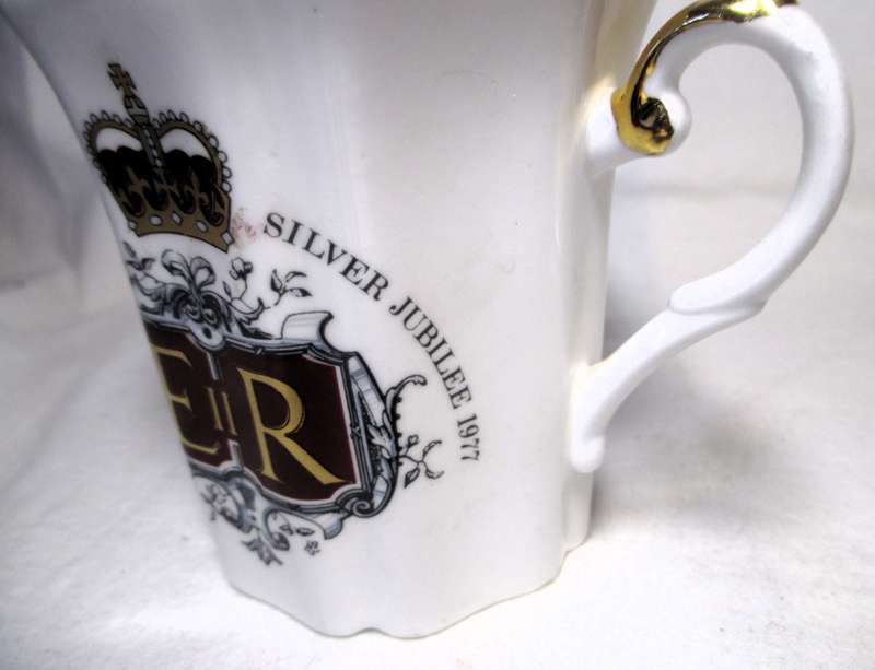 Vintage England Queen Elizabeth II Silver Jubilee Mug Cup 1952-1977 bone china