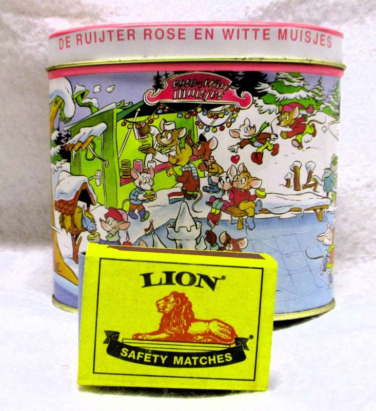 Two Vintage De Ruyter Rose and White mouse tins. Baby girl gifts. One with original tea bags.