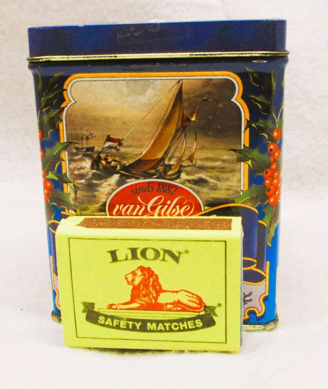 Since 1882 van Gilse FIJNE WITTE KANDIJ Tin with original candy. Collectable. 95x75x75mm. Not edible