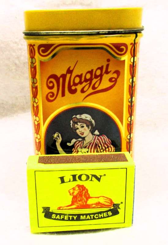 Vintage Nestle amsterdam Maggi Bouillon Tin, with original beef blocks, not to eat. 110x60x60mm