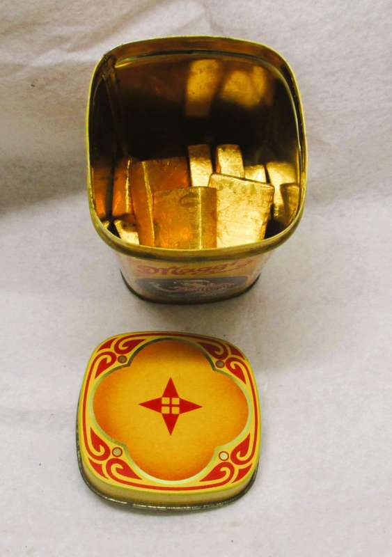 Vintage Nestle amsterdam Maggi Bouillon Tin, with original beef blocks, not to eat. 110x60x60mm