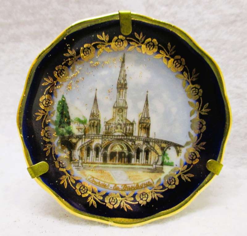 Beautiful original limoges porcelain mini plate with stand. Marked. 55mm. Spotless.