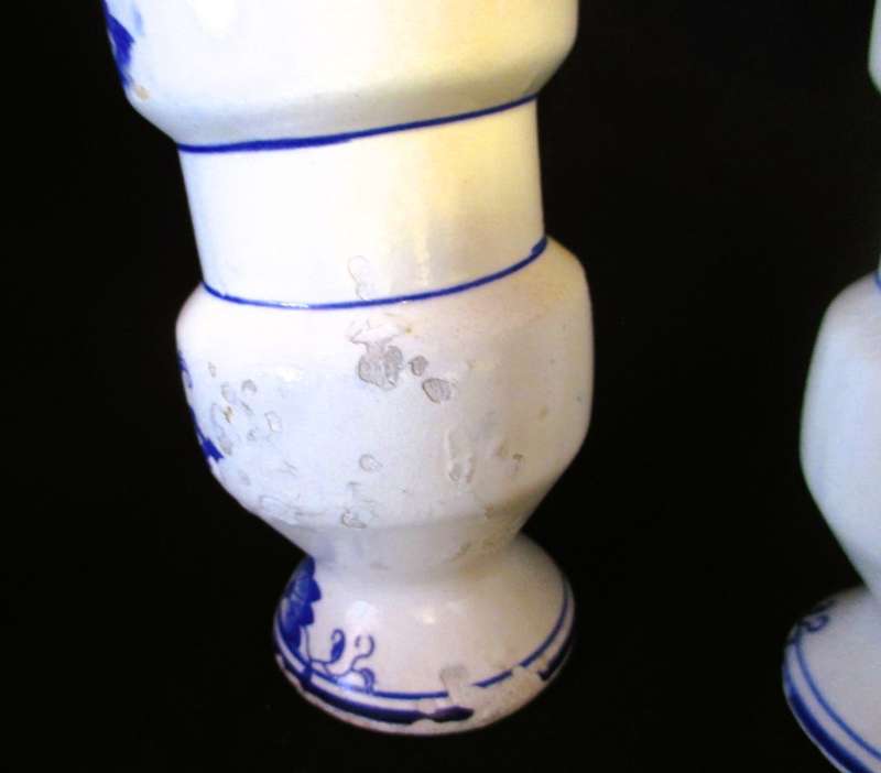 Vintage Watkins Blue Onion salt and pepper shakers Japan. Porcelain peel, as per photo. 120mm high