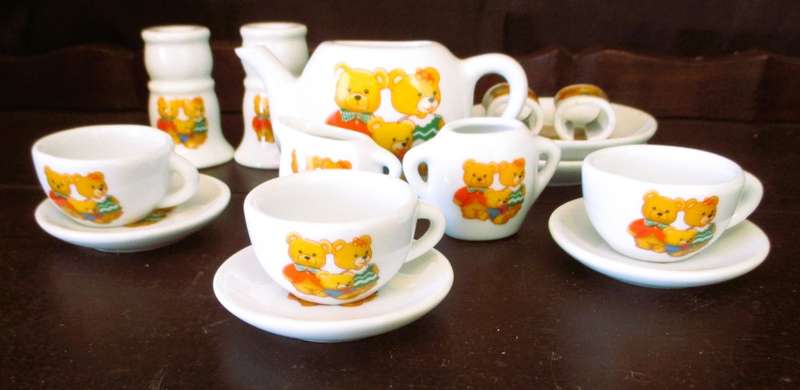 Teddy Bear Tea Set and dinner set - Porcelain. Parcial. As per photo.