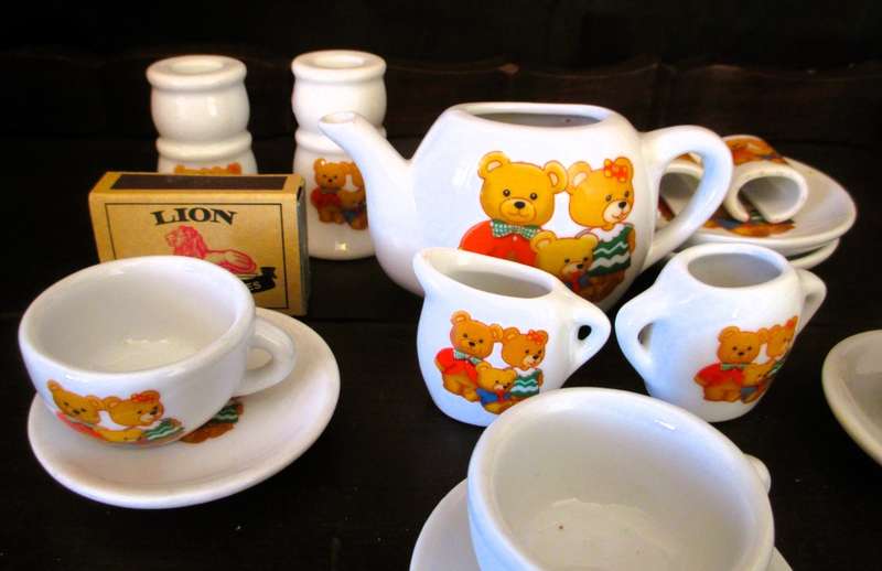 Teddy Bear Tea Set and dinner set - Porcelain. Parcial. As per photo.