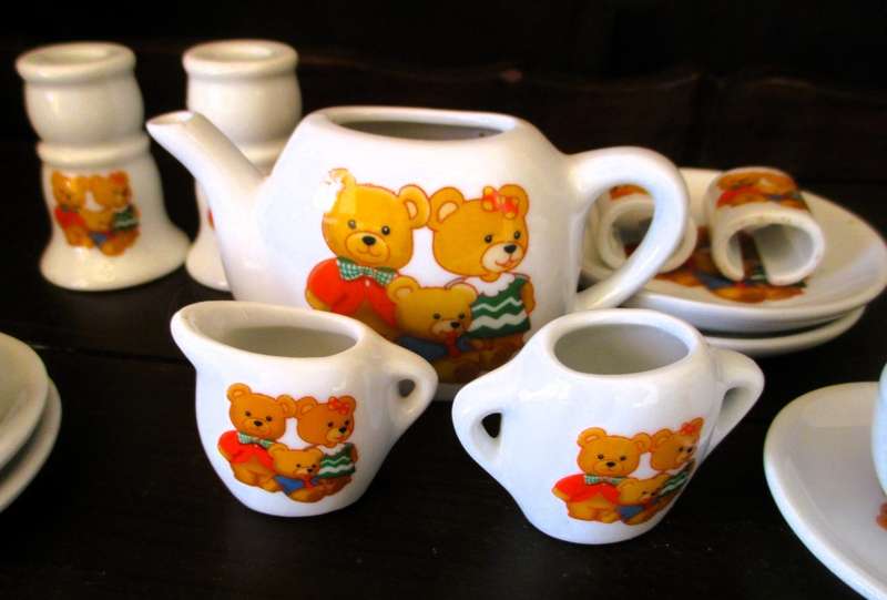 Teddy Bear Tea Set and dinner set - Porcelain. Parcial. As per photo.