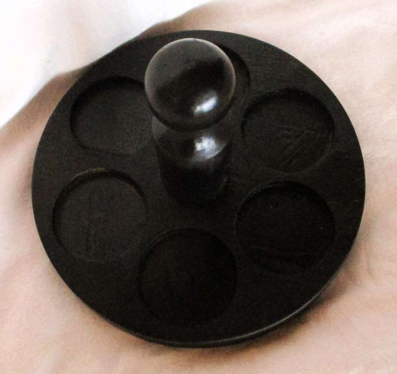 Vintage Wooden 6 place shot glass carrier.