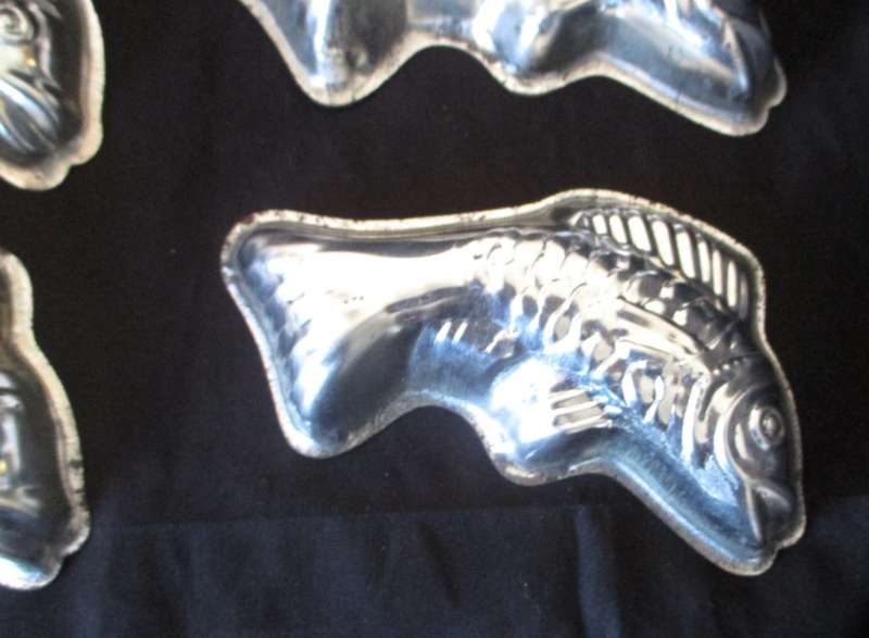 Lot of 6 Vintage metal fish pate mould. Fish shaped kitchen decor. Cake or jelly mould. 160x90mm