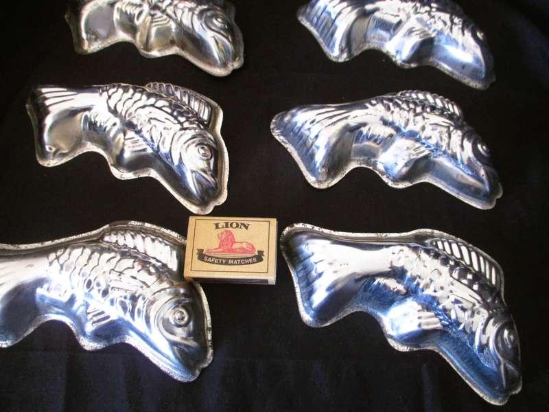 Lot of 6 Vintage metal fish pate mould. Fish shaped kitchen decor. Cake or jelly mould. 160x90mm