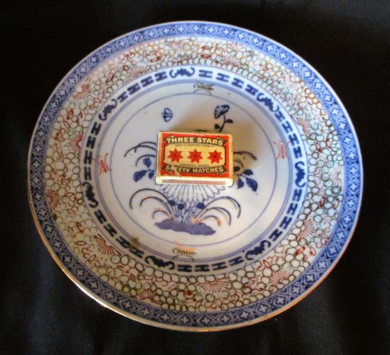 Vintage Chinese Rice Grain Pattern Porcelain Plate Blue and White Enameled and Gilded. Macau 23cm