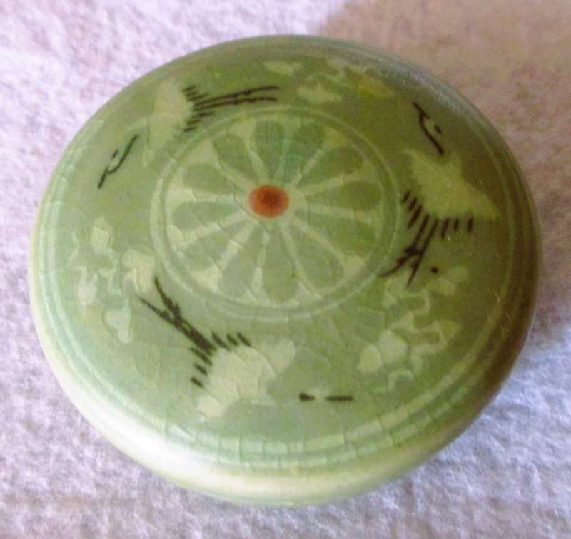 Vintage Korean celadon jar + lid flying crane inkpad dish trinket box incense holder. 60mm x 20mm.