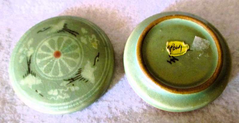 Vintage Korean celadon jar + lid flying crane inkpad dish trinket box incense holder. 60mm x 20mm.