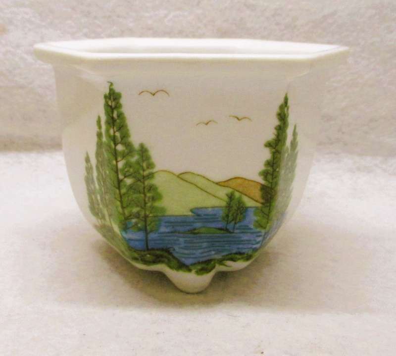 Vintage small porcelain lake scene hand painted planter,  10x8cm Spotless