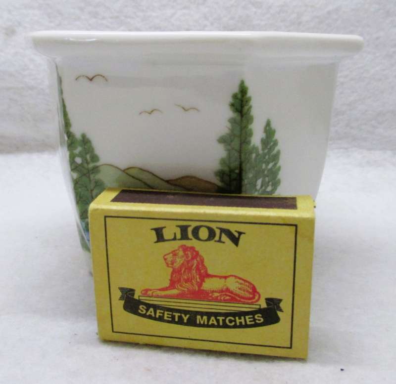 Vintage small porcelain lake scene hand painted planter,  10x8cm Spotless