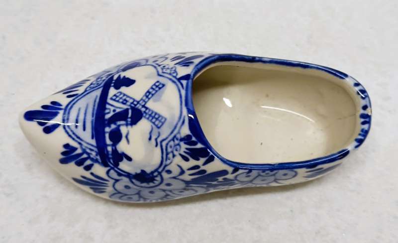 Vintage Delft Blue Hand Painted Ceramic Shoe Clog Ashtray, Windmill Pattern 10cm long