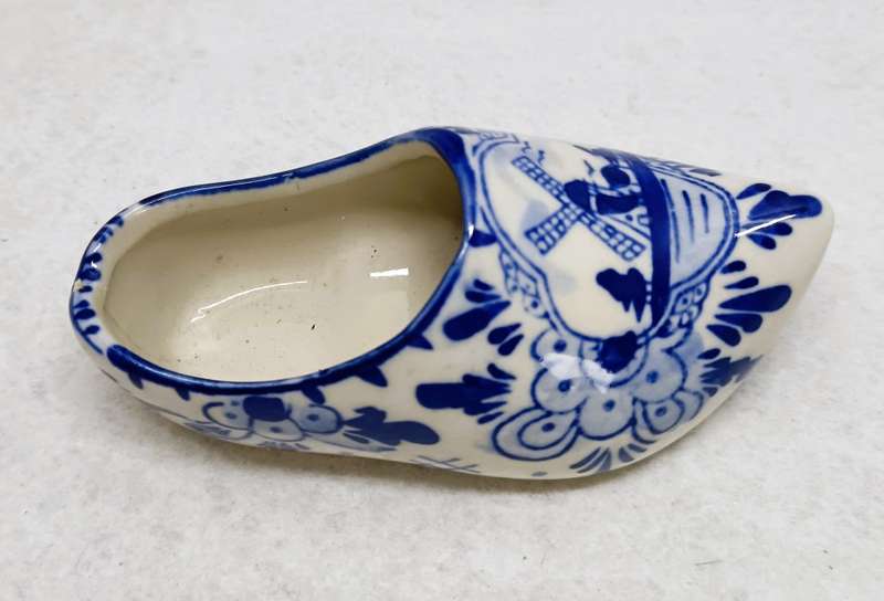 Vintage Delft Blue Hand Painted Ceramic Shoe Clog Ashtray, Windmill Pattern 10cm long