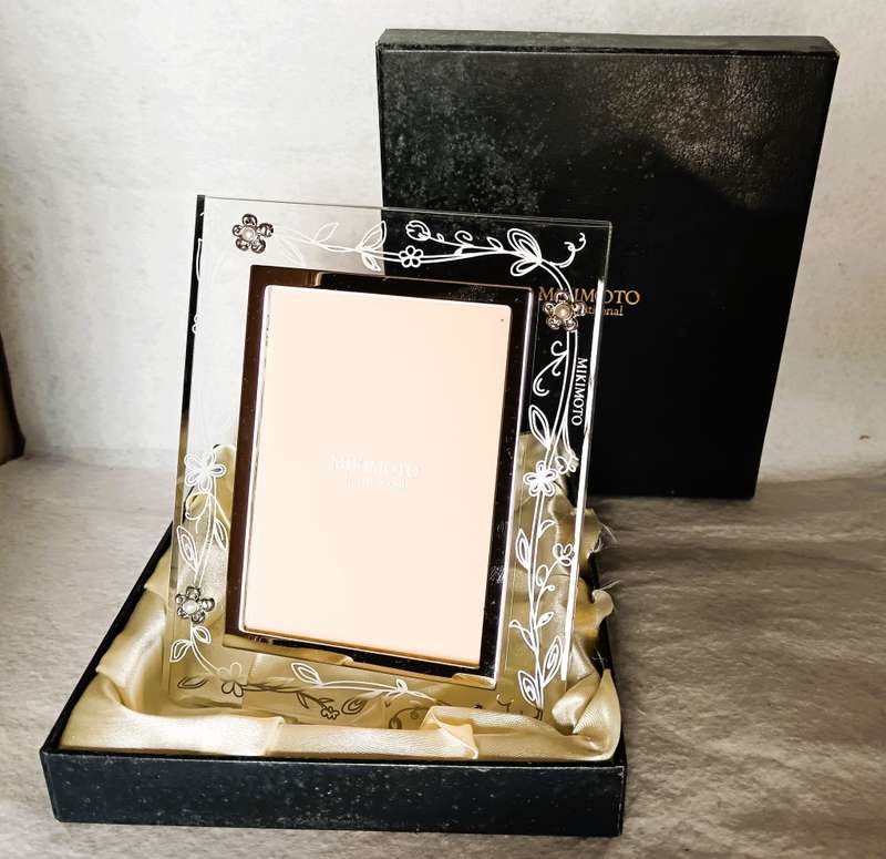 Mikimoto 4 Pearls Acrylic Photo Frame in Box.