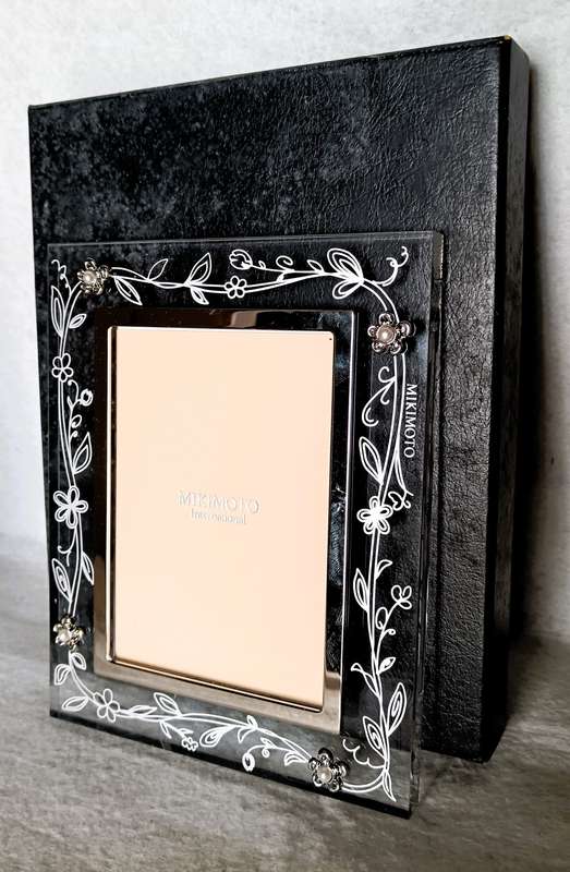 Mikimoto 4 Pearls Acrylic Photo Frame in Box.