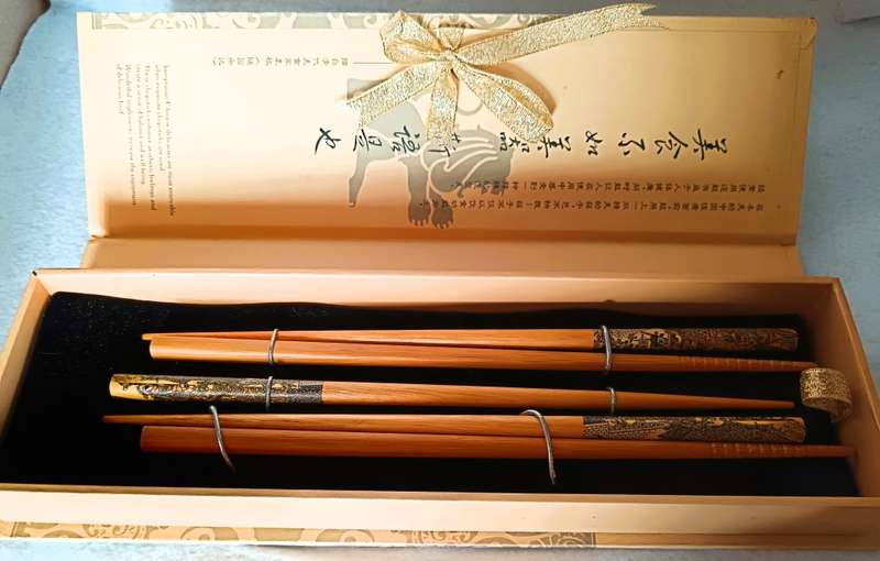 Lot of 5 Maxwell Williams designer chopsticks, in box.