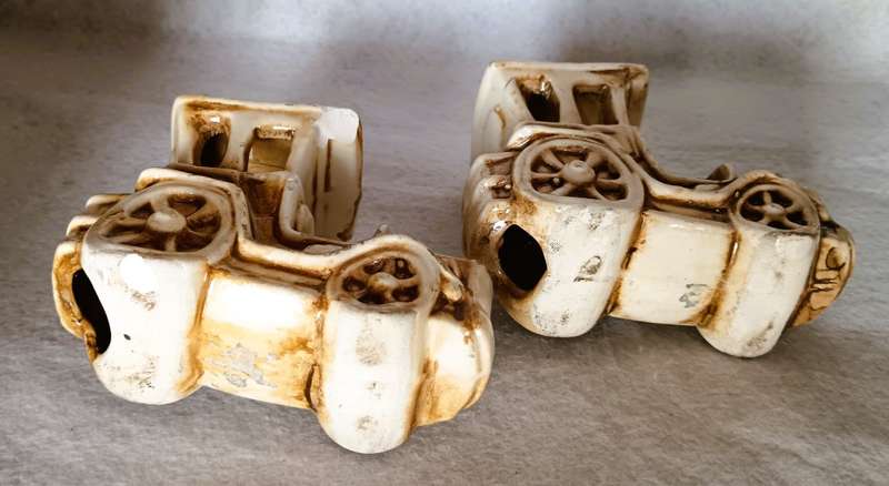 2x Vintage Porcelain Nuova Capodimonte Old Cars. 100x80mm Note chipe please.
