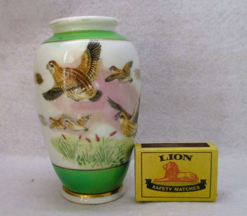 Unmarked Vintage Porcelain Game Bird Vase with green and gold rims. 125mm high