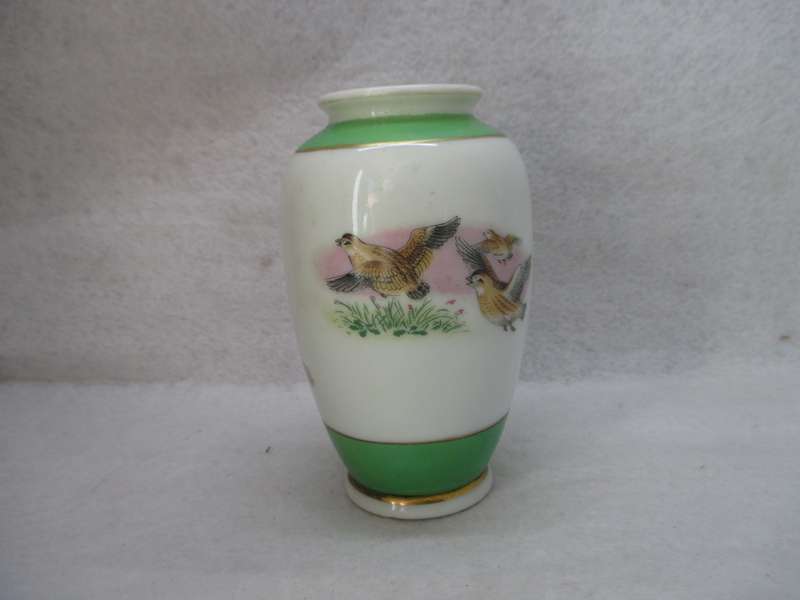 Unmarked Vintage Porcelain Game Bird Vase with green and gold rims. 125mm high