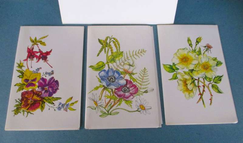 Pack of 10 Vintage Notelets with envelopes. Lovely handpainted flower themes.